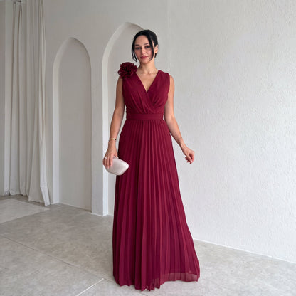 Elegant Evening Gown for Women Sleeveless Pleated V-Neck