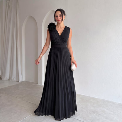 Elegant Evening Gown for Women Sleeveless Pleated V-Neck