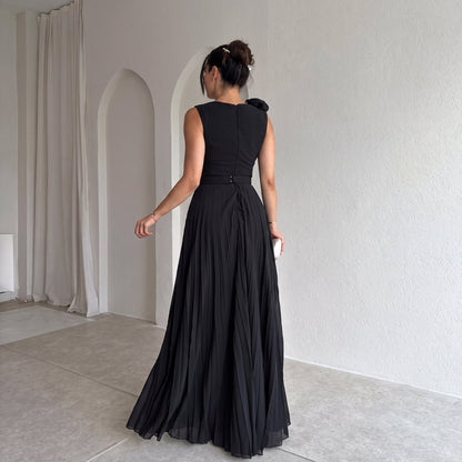 Elegant Evening Gown for Women Sleeveless Pleated V-Neck
