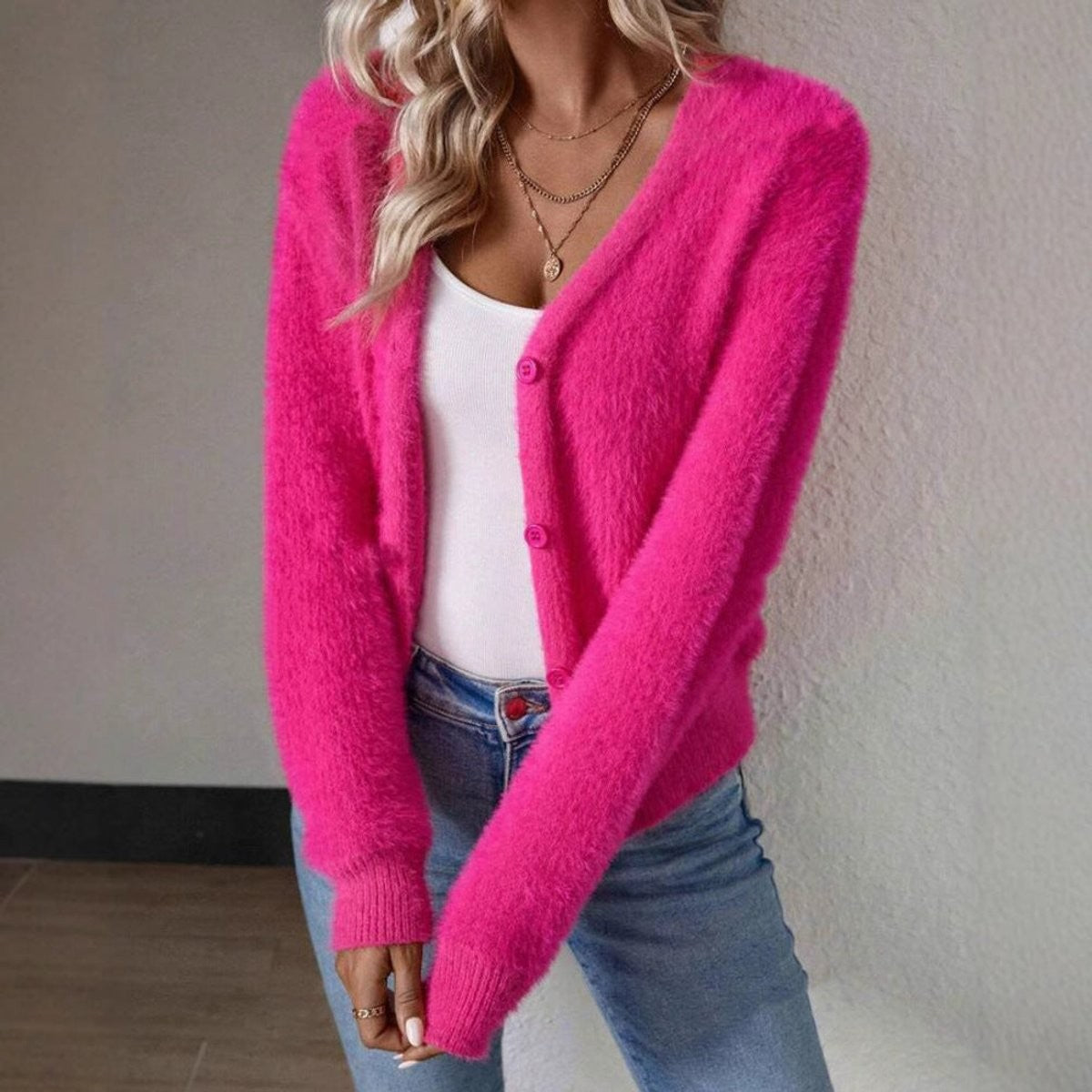 strickjacke-damen-flauschig-v-ausschnitt