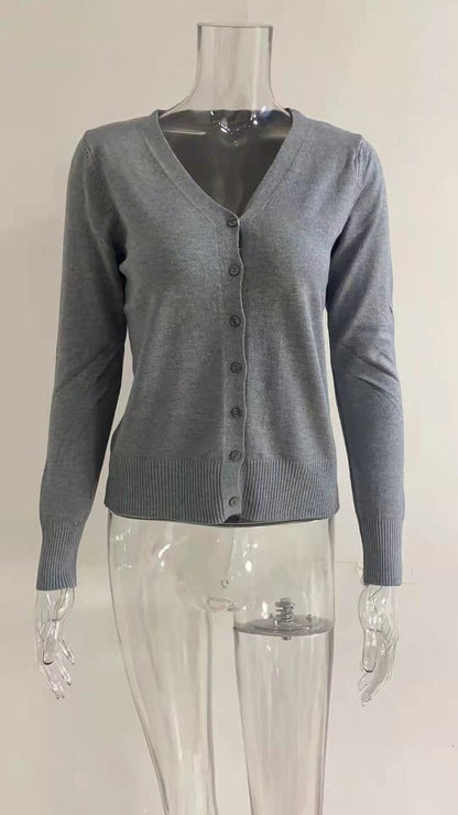 strickjacke-damen-v-ausschnitt-knopfleiste