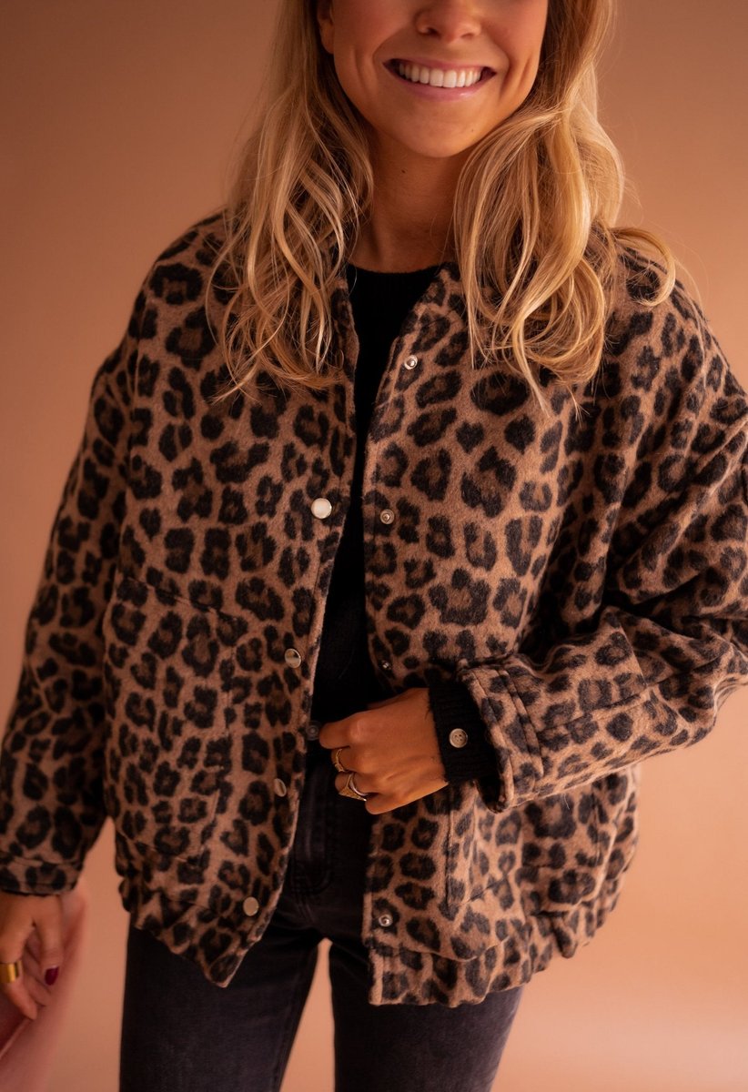 Stylish Leopard-Print Jacket for Women Snap-Button Oversized