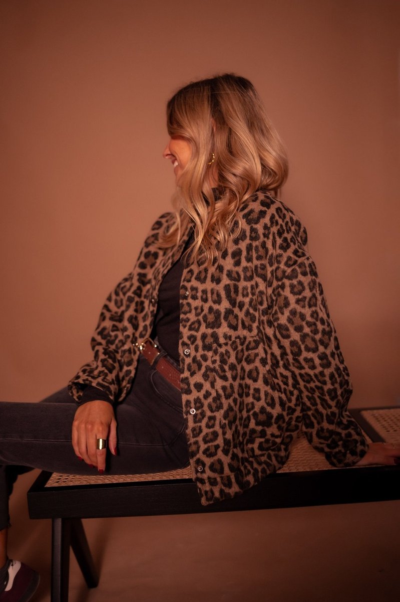 Stylish Leopard-Print Jacket for Women Snap-Button Oversized