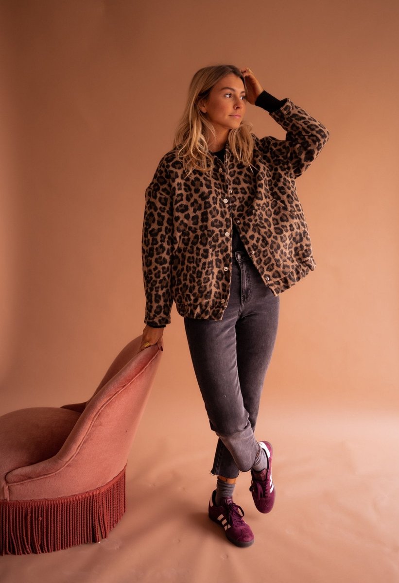 Stylish Leopard-Print Jacket for Women Snap-Button Oversized